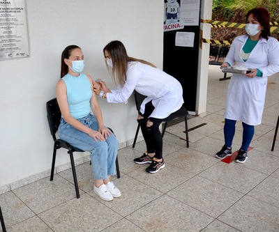 VacinaÃ§Ã£o contra o corona vÃ­rus em laranjeiras do sul iniciou nesta quarta-feira (20) 